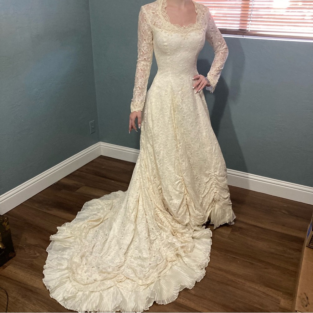 1950s William Cahill Original Lace Ivory Wedding Dress with Full Train